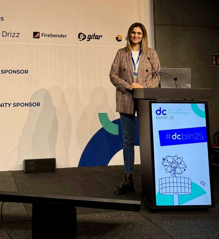 Sorina Weber speaking on stage at Droidcon Berlin